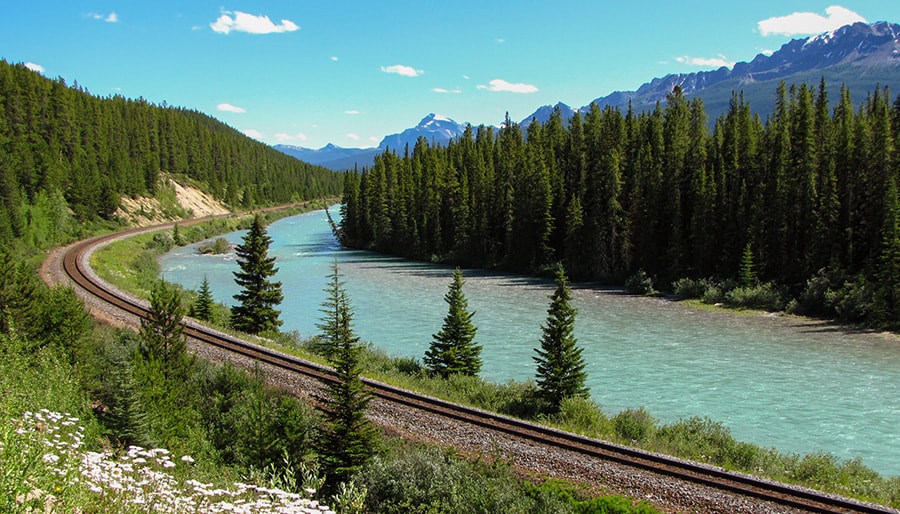 Rocky-Mountaineer-First-Passage-to-the-West-Canada-Best-Flight-deals-Brightsun-Travel