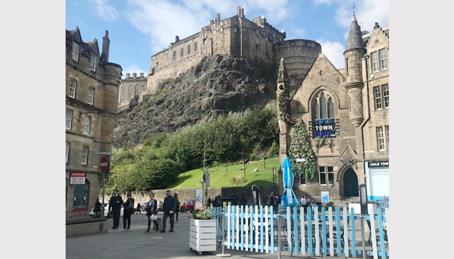Stunning-Edinburgh-Castle-Cheap-Flight-Tickets-From-UK-Brightsun