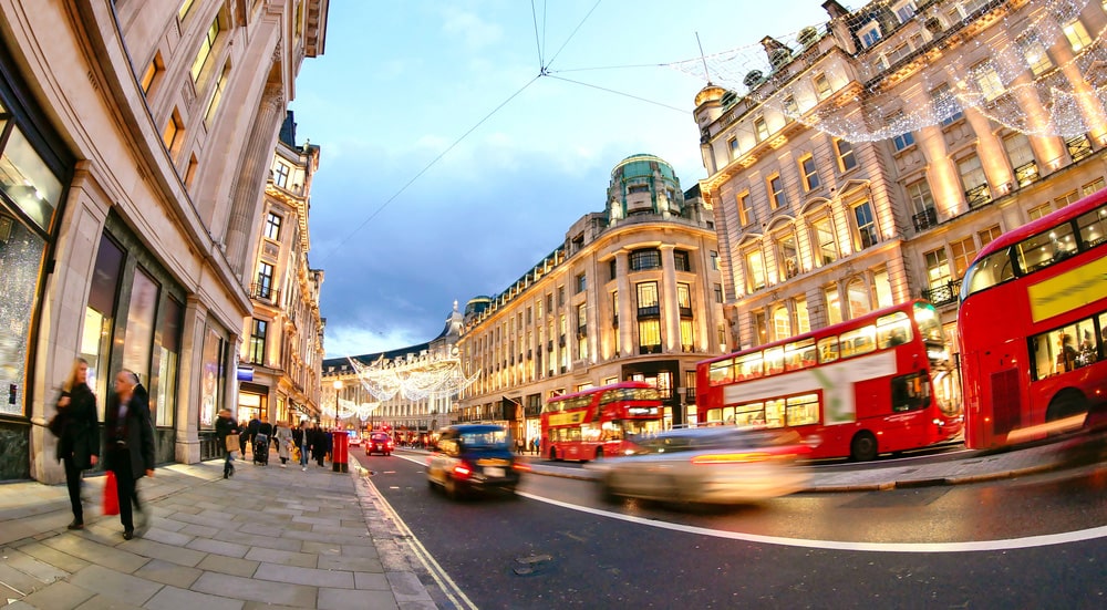 shopping oxford street london christmas day