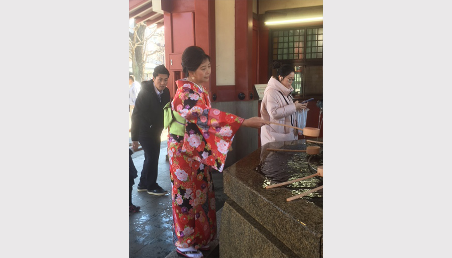 The-Mysterious-Smoke-At-Sensoji-Temple-Cheap-Flights-Brightsun-Travel-UK